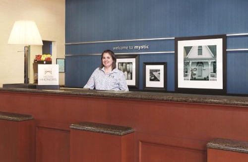 Mystic Hotel | Hampton Inn & Suites Mystic