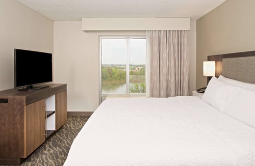 Tarrant County Hotel | Hampton Inn & Suites N. Ft. Worth-Alliance Airport