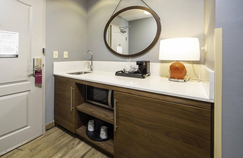 New Iberia Hotel | Hampton Inn & Suites New Iberia Avery Island
