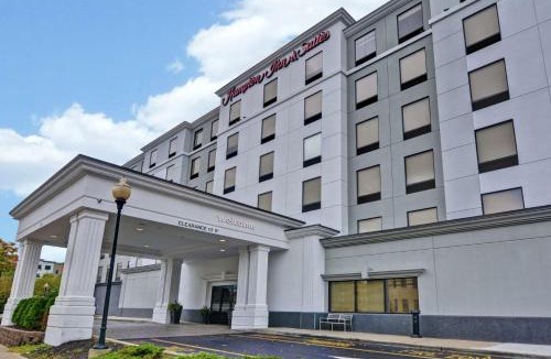 Harrison Hotel | Hampton Inn & Suites Newark-Harrison-Riverwalk