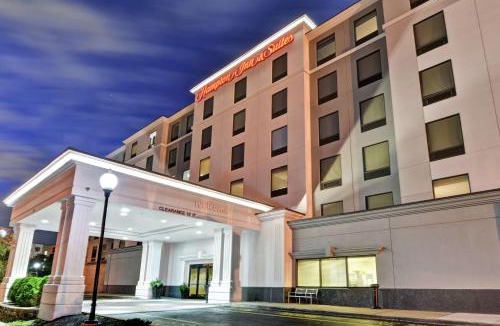Harrison Hotel | Hampton Inn & Suites Newark-Harrison-Riverwalk