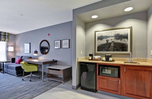 Harrison Hotel | Hampton Inn & Suites Newark-Harrison-Riverwalk