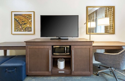 Newport Hotel | Hampton Inn & Suites Newport/Cincinnati