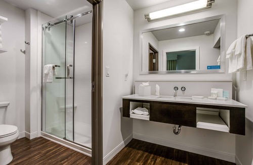 Vickery Meadow Hotel | Hampton Inn & Suites North Dallas Central Expy