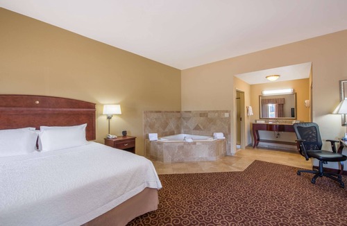 South Oklahoma City Hotel | Hampton Inn & Suites Oklahoma City - South