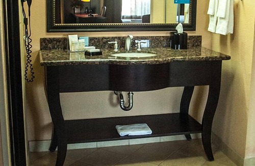 Palestine Hotel | Hampton Inn & Suites Palestine