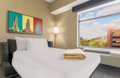 Downtown Pittsburgh Hotel | Hampton Inn & Suites Pittsburgh-Downtown