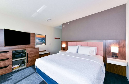 Pittsburg Hotel | Hampton Inn & Suites Pittsburg, CA