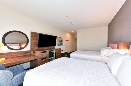 Pittsburg Hotel | Hampton Inn & Suites Pittsburg, CA