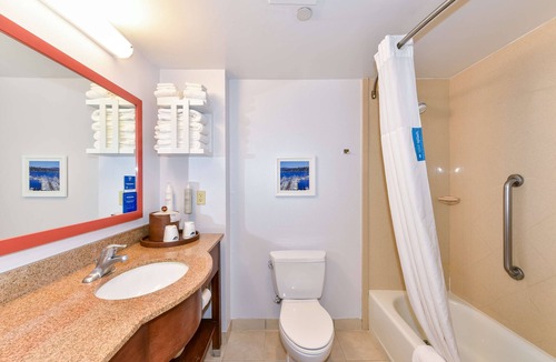 Pittsburg Hotel | Hampton Inn & Suites Pittsburg, CA