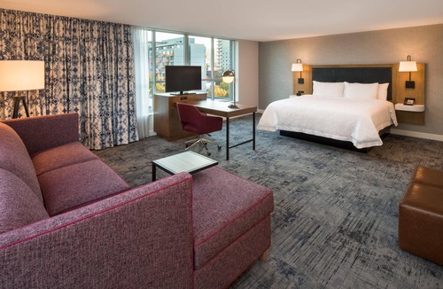 Pearl District Hotel | Hampton Inn & Suites Portland-Pearl District