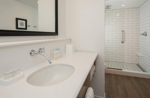 Pearl District Hotel | Hampton Inn & Suites Portland-Pearl District