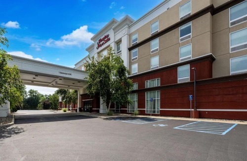Crown Heights Hotel | Hampton Inn & Suites Poughkeepsie