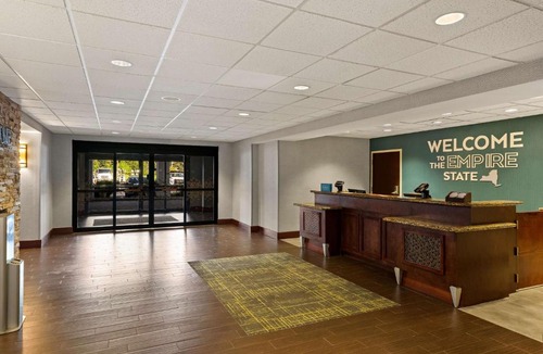 Crown Heights Hotel | Hampton Inn & Suites Poughkeepsie
