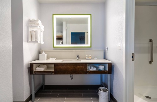 Raleigh Hotel | Hampton Inn & Suites Raleigh Midtown