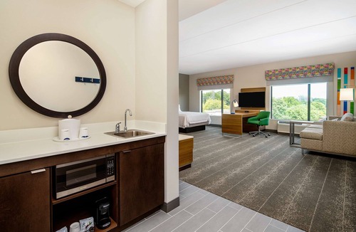 Raleigh Hotel | Hampton Inn & Suites Raleigh Midtown