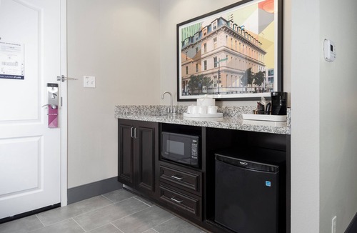 Glenwood South Hotel | Hampton Inn & Suites Raleigh Downtown