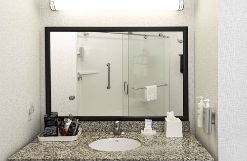 Glenwood South Hotel | Hampton Inn & Suites Raleigh Downtown