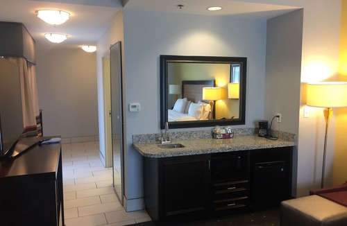 Glenwood South Hotel | Hampton Inn & Suites Raleigh Downtown