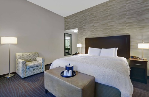 Robbinsville Hotel | Hampton Inn & Suites Robbinsville