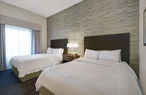 Robbinsville Hotel | Hampton Inn & Suites Robbinsville