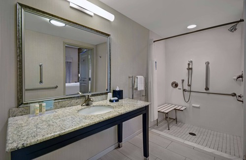 Robbinsville Hotel | Hampton Inn & Suites Robbinsville