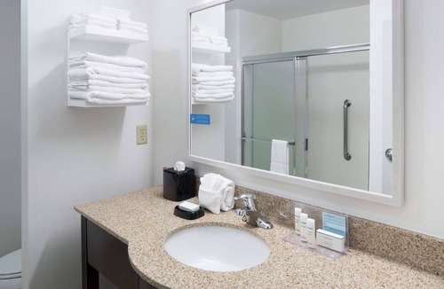 Rochester Hotel | Hampton Inn & Suites Rochester-North