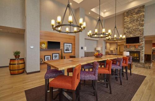 Roseburg Hotel | Hampton Inn & Suites Roseburg