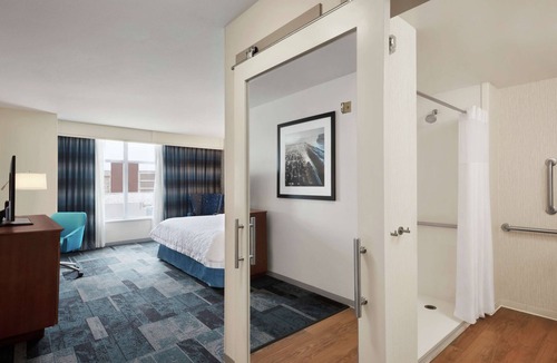 Rosemont Hotel | Hampton Inn & Suites Rosemont Chicago O'Hare
