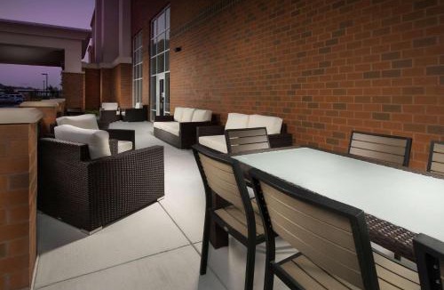 East Syracuse Hotel | Hampton Inn & Suites Syracuse/Carrier Circle