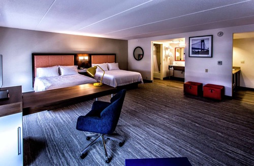 Bloomfield Hotel | Hampton Inn & Suites Staten Island