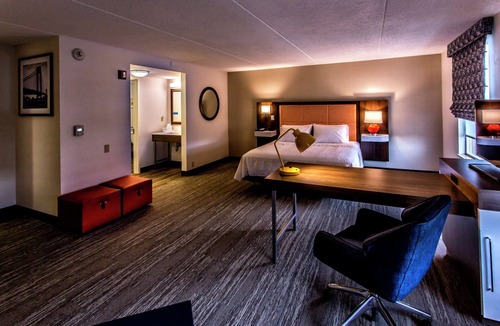 Bloomfield Hotel | Hampton Inn & Suites Staten Island