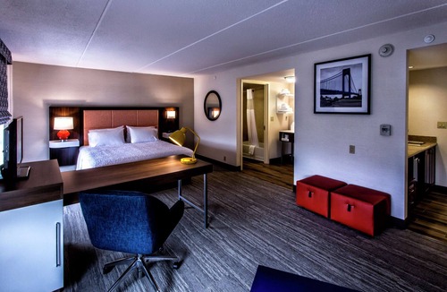 Bloomfield Hotel | Hampton Inn & Suites Staten Island