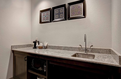Main - Military Plaza Hotel | Hampton Inn & Suites San Antonio Riverwalk