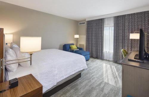 East Sacramento Hotel | Hampton Inn & Suites Sacramento at CSUS