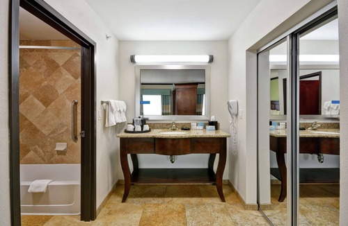 North San Antonio - SAT Hotel | Hampton Inn & Suites San Antonio/Northeast I-35