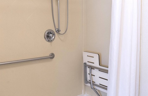 Seal Beach Hotel | Hampton Inn & Suites Seal Beach
