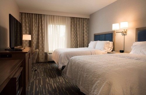 Redmond Hotel | Hampton Inn & Suites Seattle/Redmond