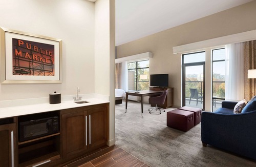 Renton Hotel | Hampton Inn & Suites Seattle/Renton