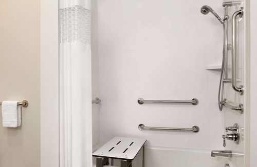 Renton Hotel | Hampton Inn & Suites Seattle/Renton