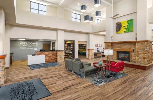 Springfield Hotel | Hampton Inn & Suites Springfield