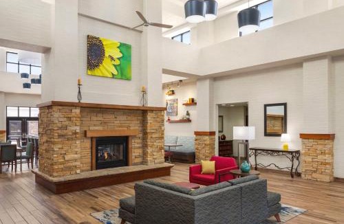 Springfield Hotel | Hampton Inn & Suites Springfield