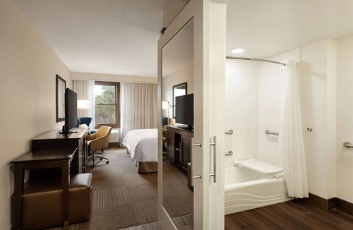 Springdale Hotel | Hampton Inn & Suites Springdale