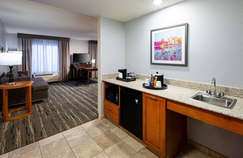St. Louis Hotel | Hampton Inn & Suites St. Louis at Forest Park