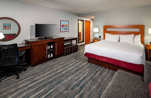 St. Louis Hotel | Hampton Inn & Suites St. Louis at Forest Park