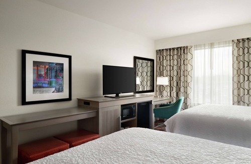 Alton Hotel | Hampton Inn & Suites St. Louis/Alton