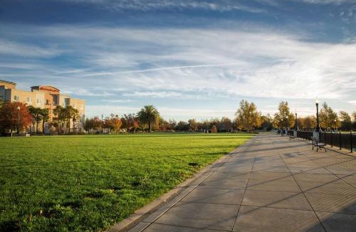 Fairfield Hotel | Hampton Inn & Suites Suisun City Waterfront