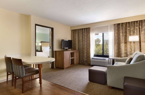 Tarpon Springs Hotel | Hampton Inn & Suites Tarpon Springs