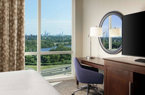 Teaneck Hotel | Hampton Inn & Suites Teaneck Glenpointe
