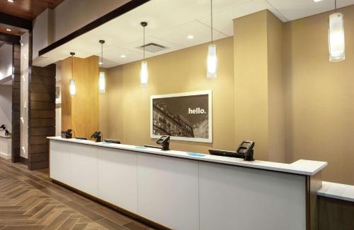 Teaneck Hotel | Hampton Inn & Suites Teaneck/Glenpointe